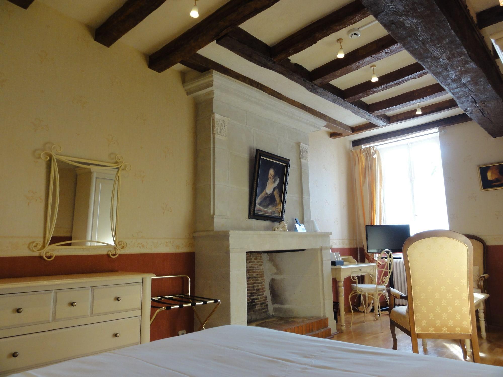 Logis Manoir De La Giraudiere Beaumont-en-Véron Dış mekan fotoğraf
