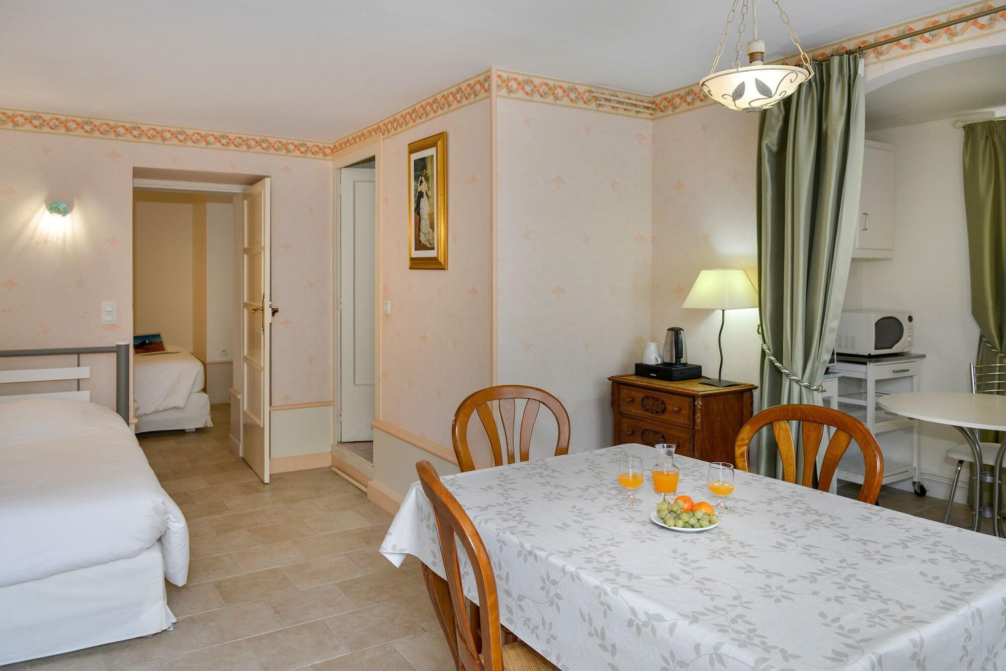 Logis Manoir De La Giraudiere Beaumont-en-Véron Dış mekan fotoğraf