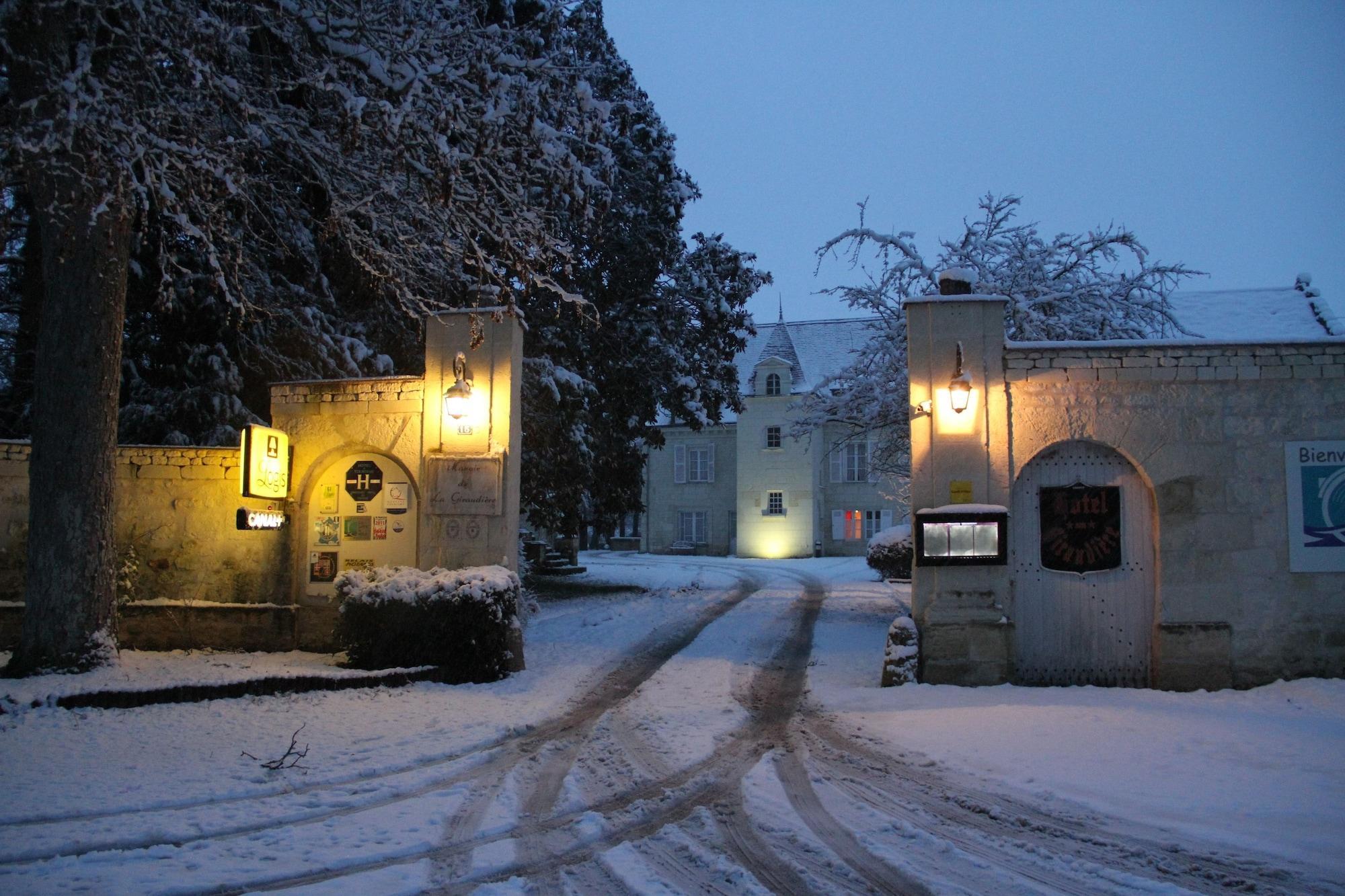 Logis Manoir De La Giraudiere Beaumont-en-Véron Dış mekan fotoğraf