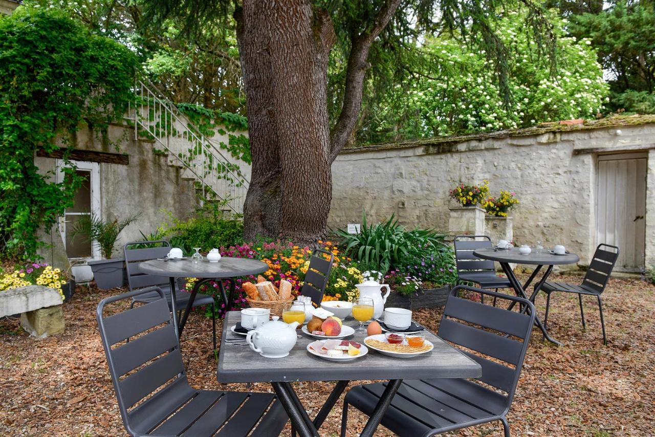 Logis Manoir De La Giraudiere Beaumont-en-Véron Dış mekan fotoğraf
