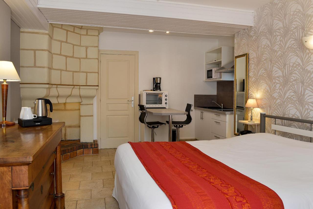 Logis Manoir De La Giraudiere Beaumont-en-Véron Dış mekan fotoğraf