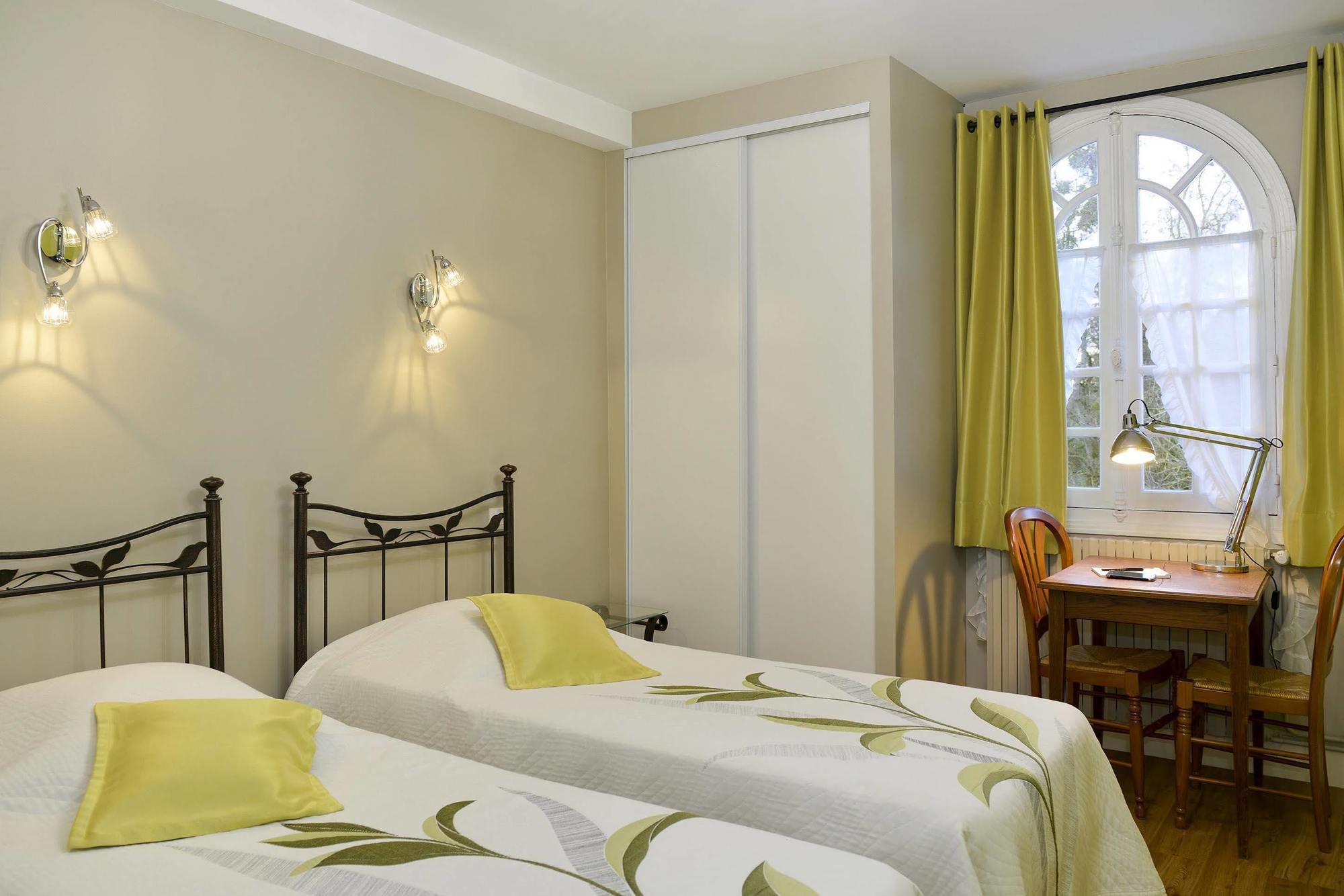 Logis Manoir De La Giraudiere Beaumont-en-Véron Dış mekan fotoğraf